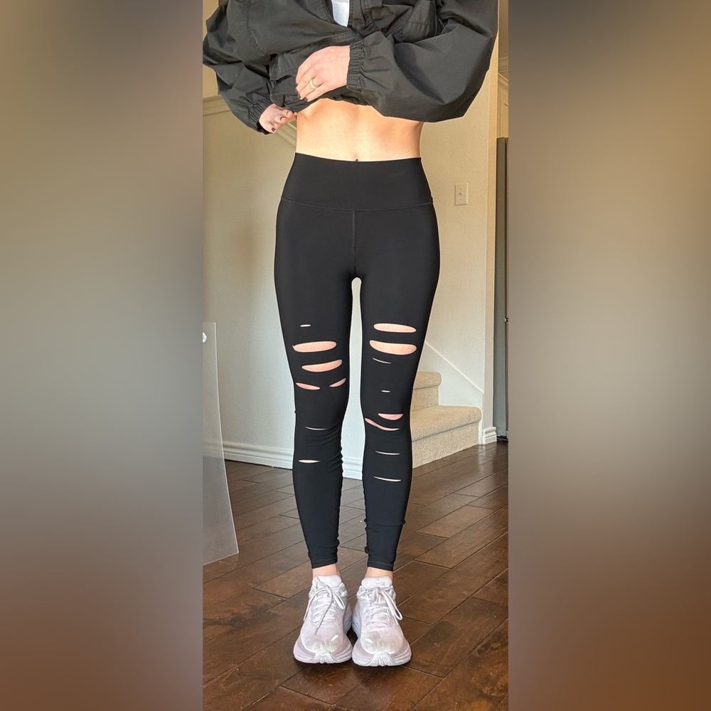 Alo Yoga Ripped Warrior Legging